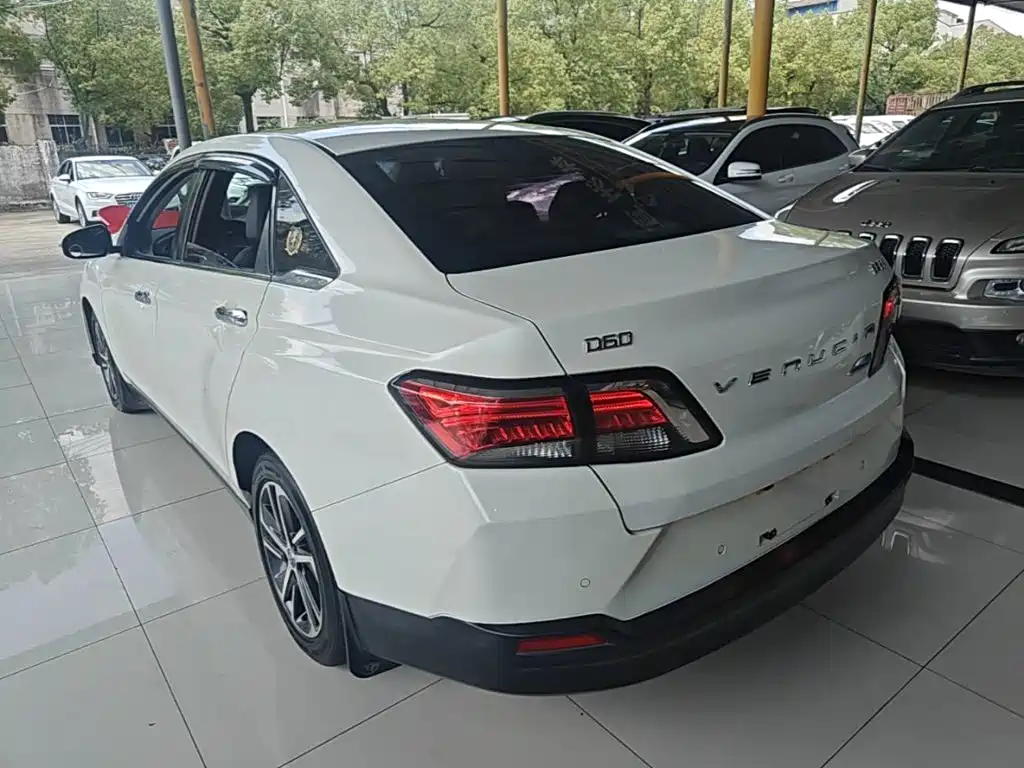 Venucia D60 — миниатюра 5