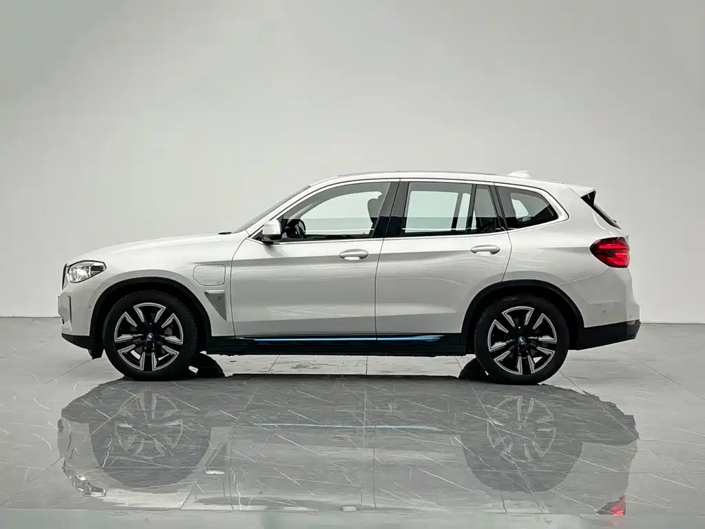 BMW iX3 — миниатюра 3