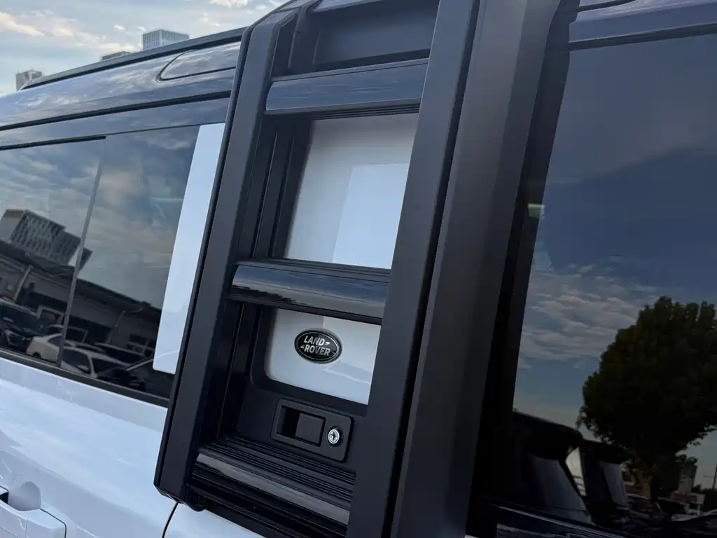 Land Rover Defender — миниатюра 29
