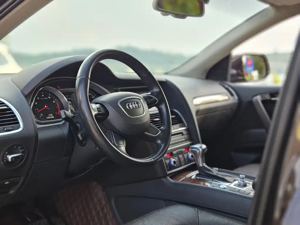Audi Q7 — миниатюра 7
