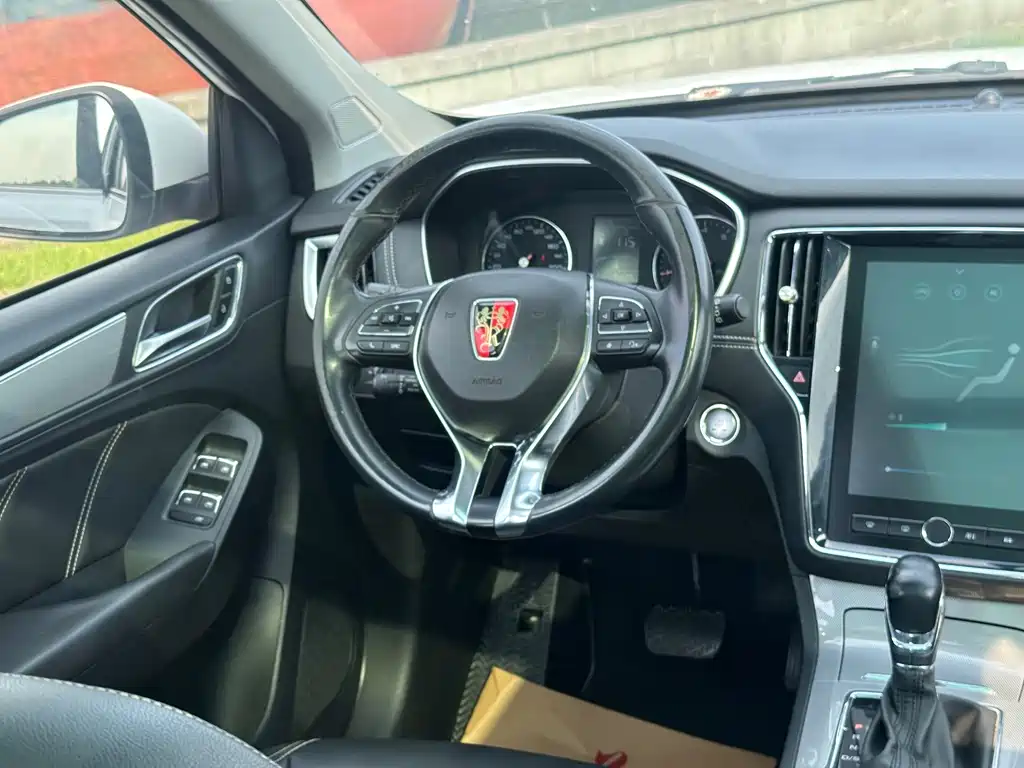 Roewe RX5 — миниатюра 7