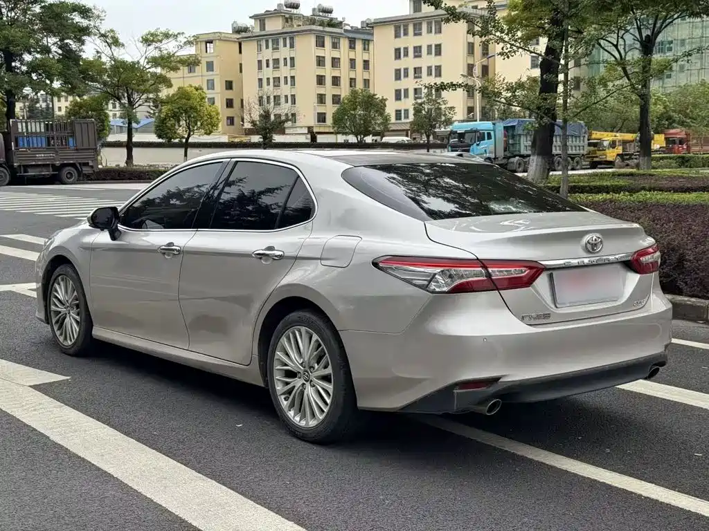 Toyota Camry — миниатюра 8