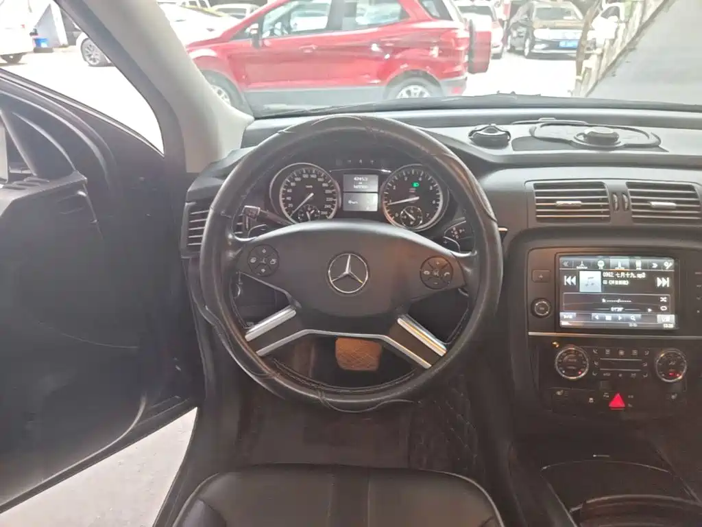 Mercedes-Benz R 2017 R 320 4MATIC