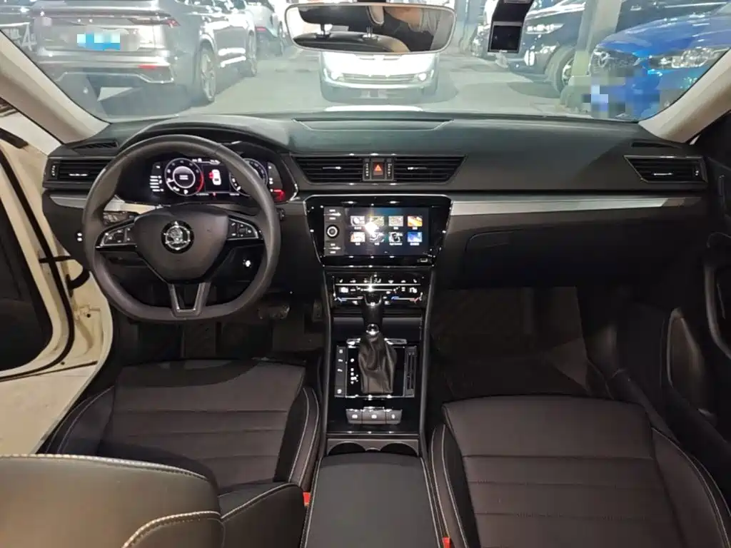 Skoda Superb — миниатюра 10