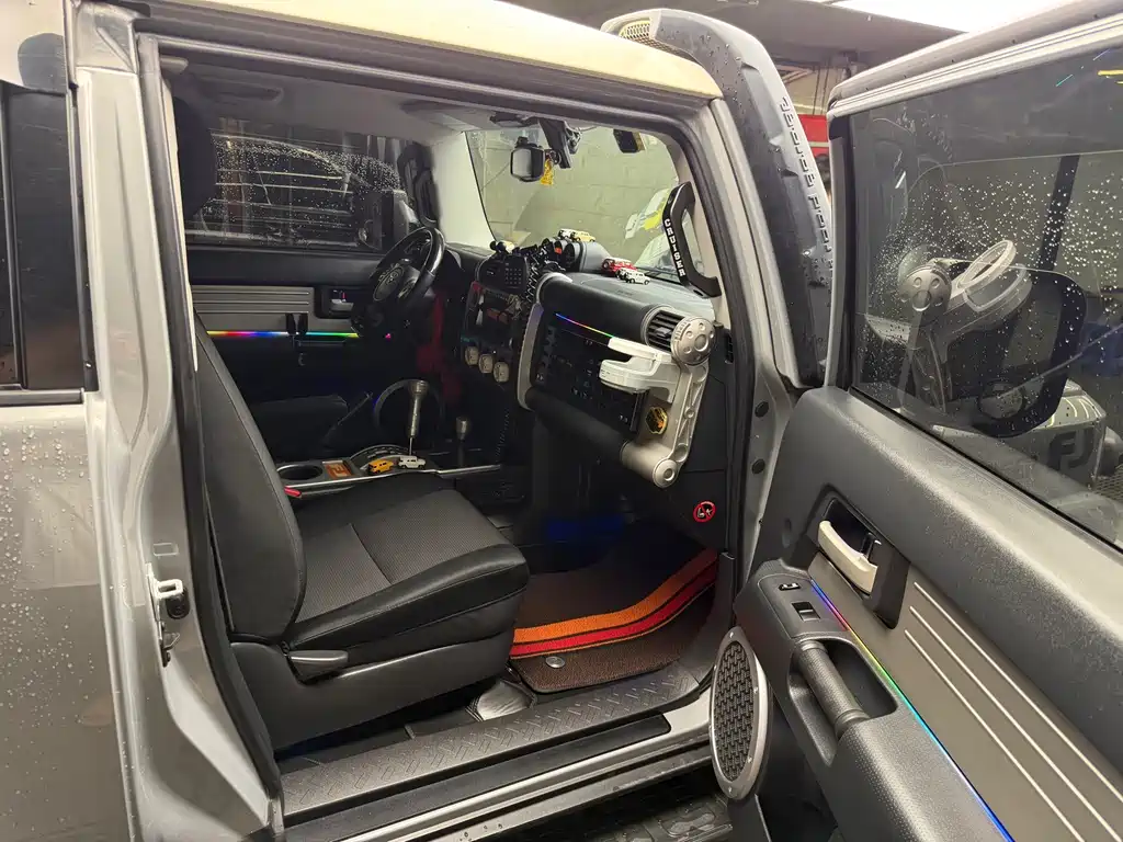 Toyota FJ Cruiser — миниатюра 8