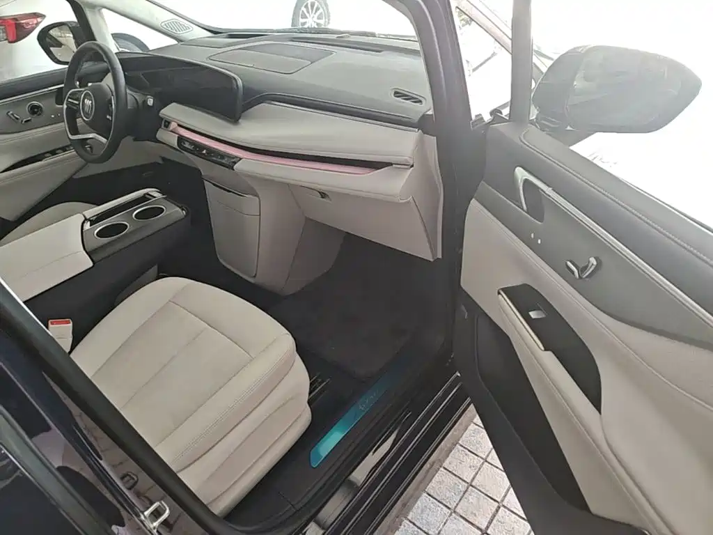 Buick GL8 Hybrid — миниатюра 9