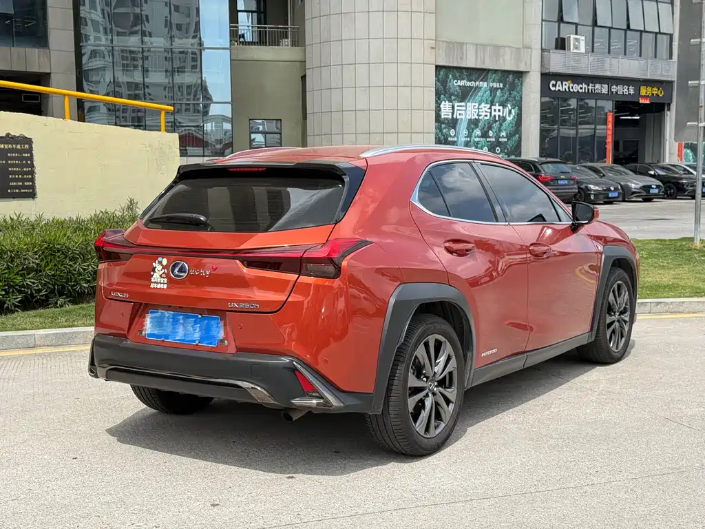 LEXUS UX