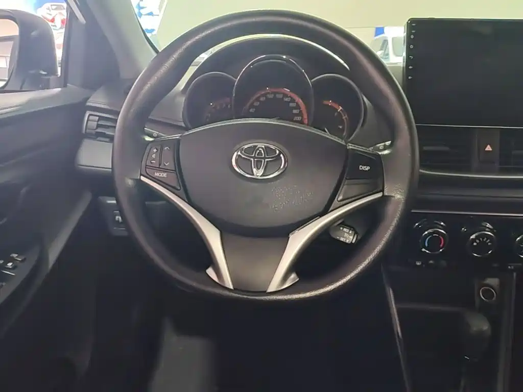 Toyota Yaris L — миниатюра 11