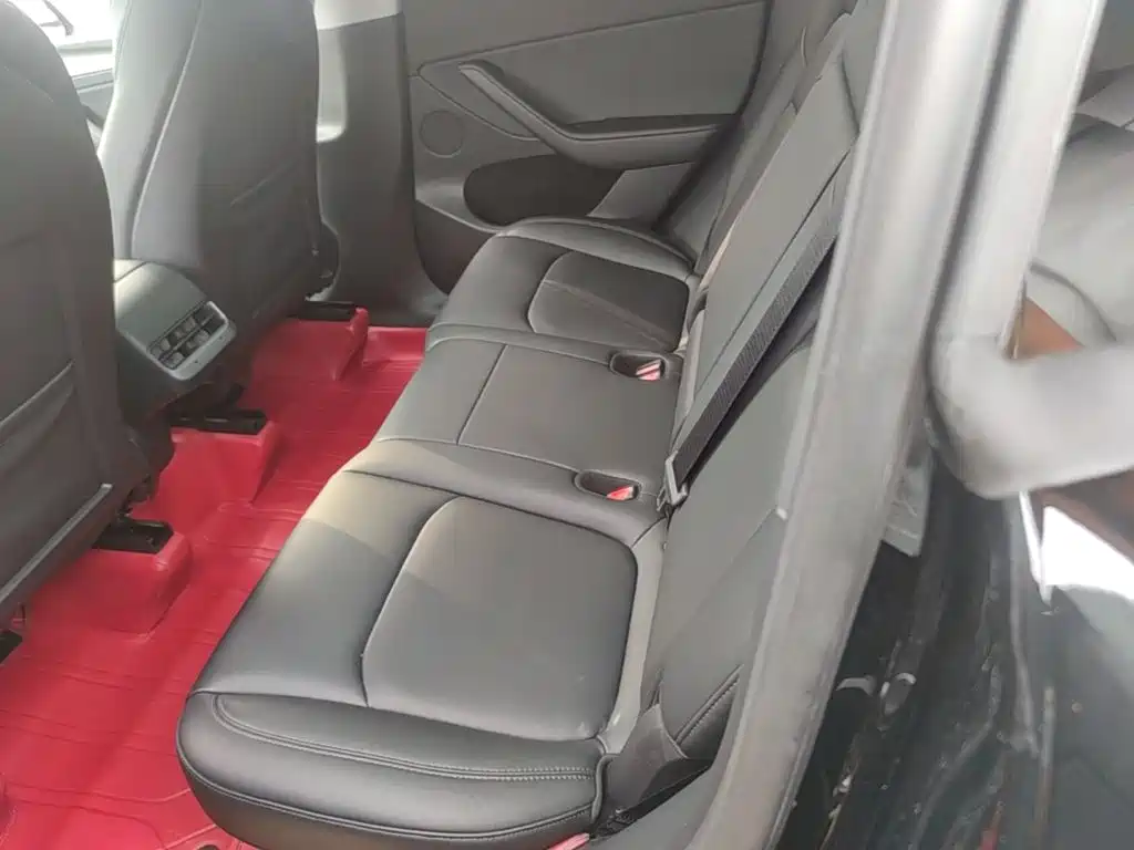 Tesla Model Y — миниатюра 17