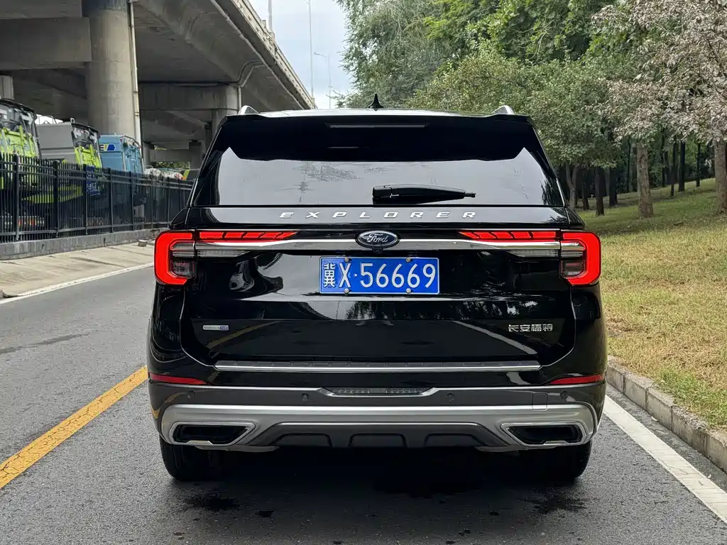Ford Explorer — миниатюра 3