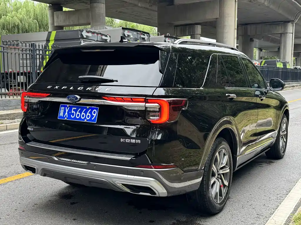 Ford Explorer — миниатюра 7