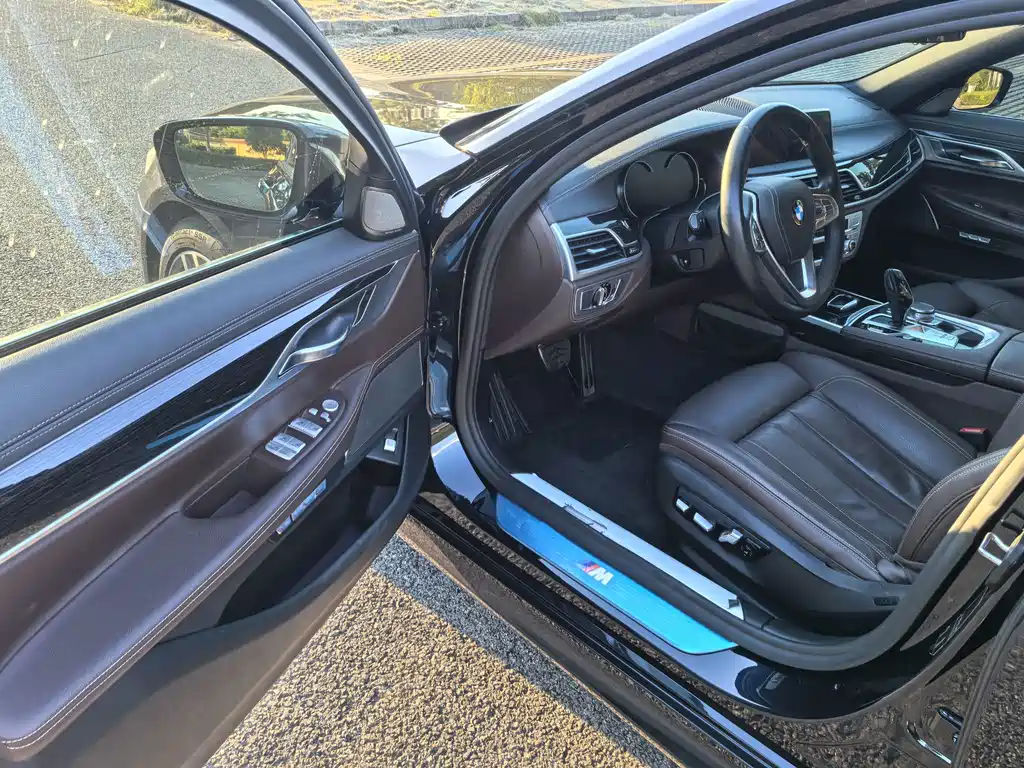 BMW 7 Series — миниатюра 6