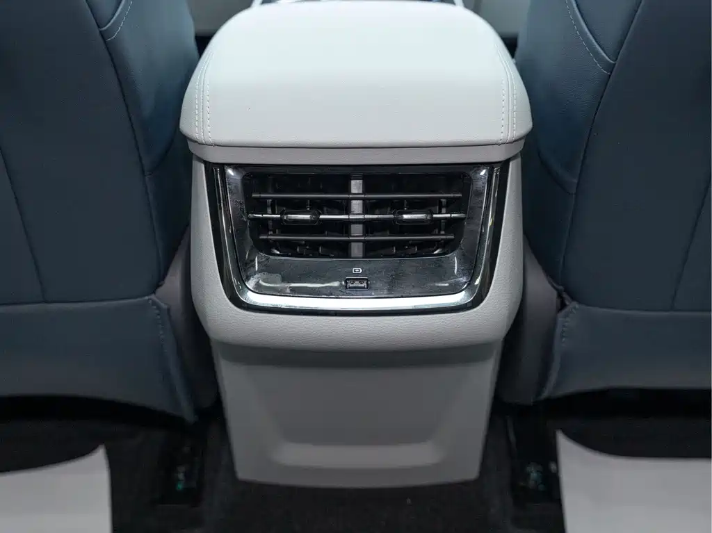 Ford Equator Sport — миниатюра 17