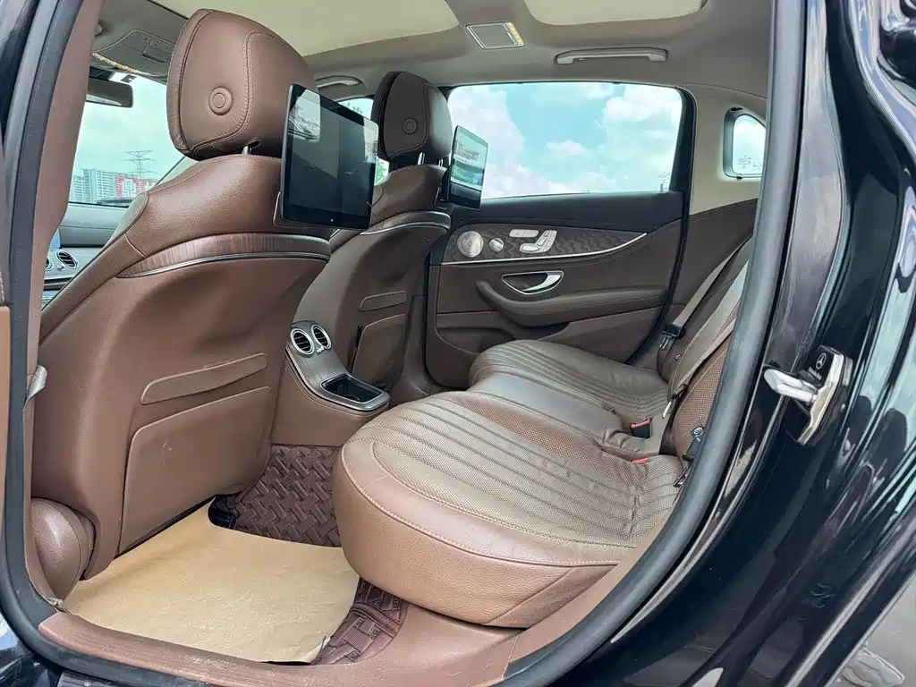 Mercedes-Benz E-Class — миниатюра 13