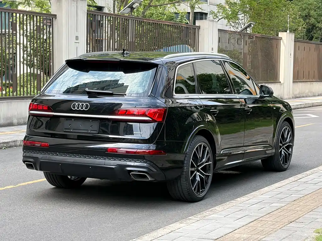 Audi Q7 2025 55 TFSI quattro S line Luxury