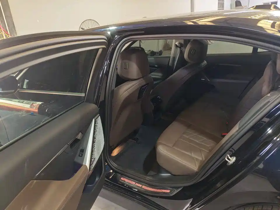 BMW 5 Series — миниатюра 3