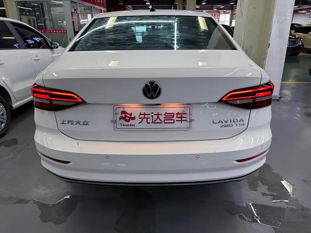 Volkswagen Lavida — миниатюра 5