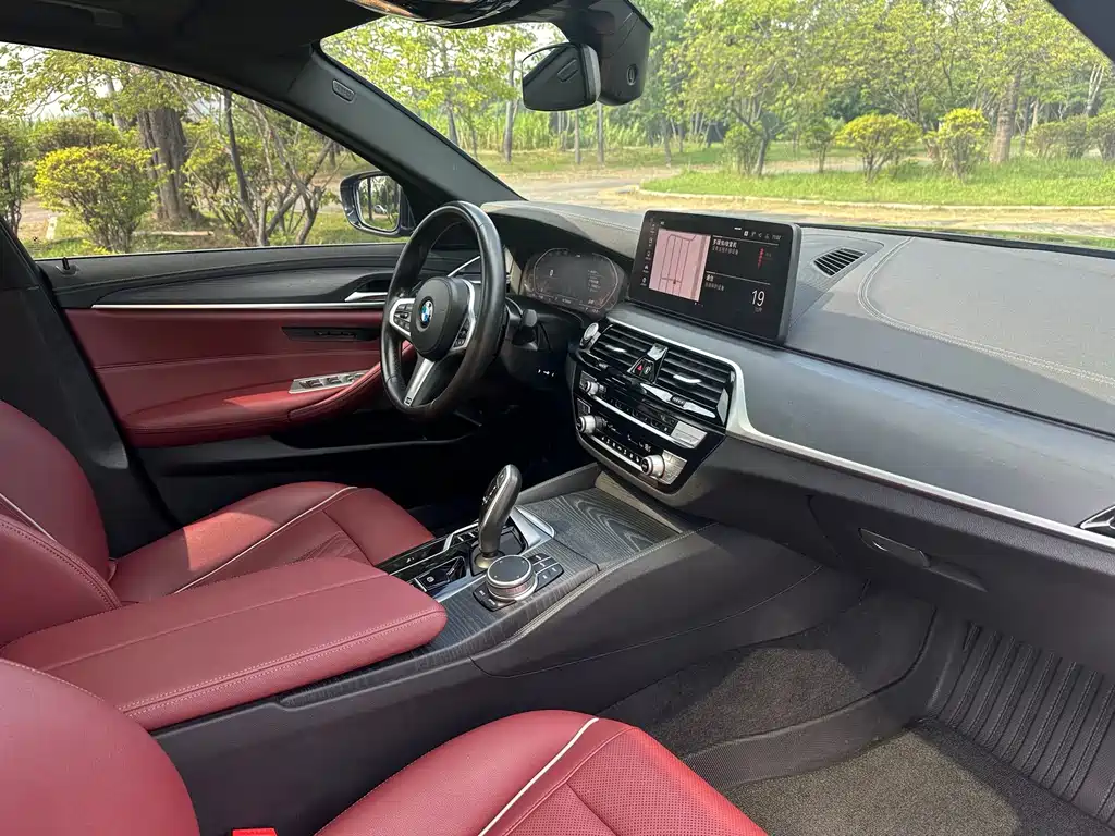 BMW 5 Series 2022 — фото 16