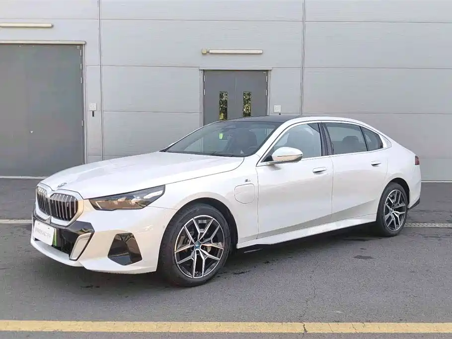 BMW i5