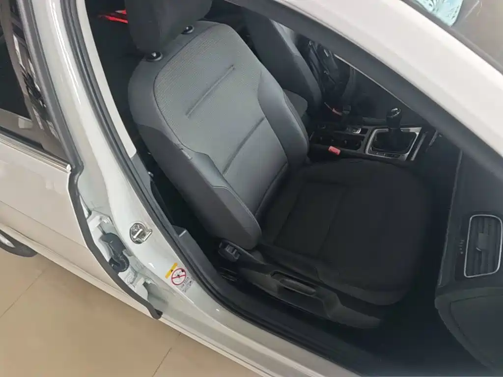 Volkswagen Golf — миниатюра 25