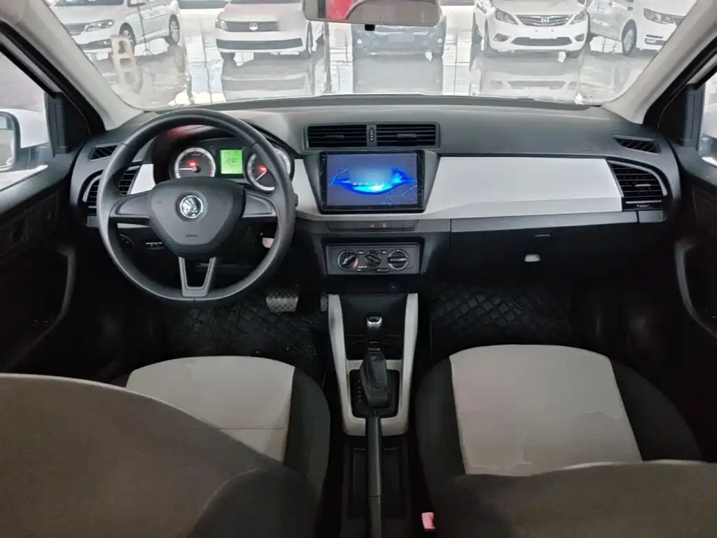 Skoda Fabia — миниатюра 10