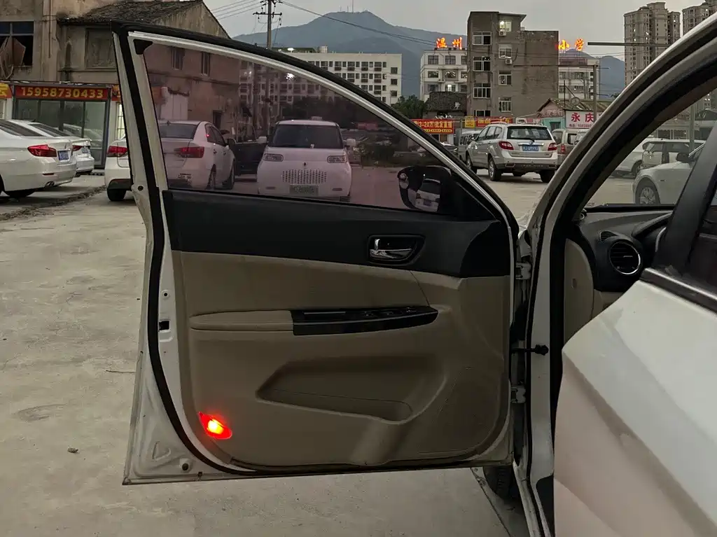 Changan Eado — миниатюра 8