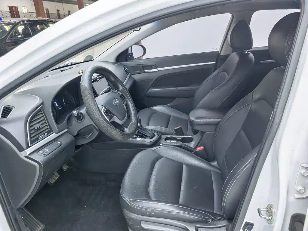 Hyundai Elantra — миниатюра 4