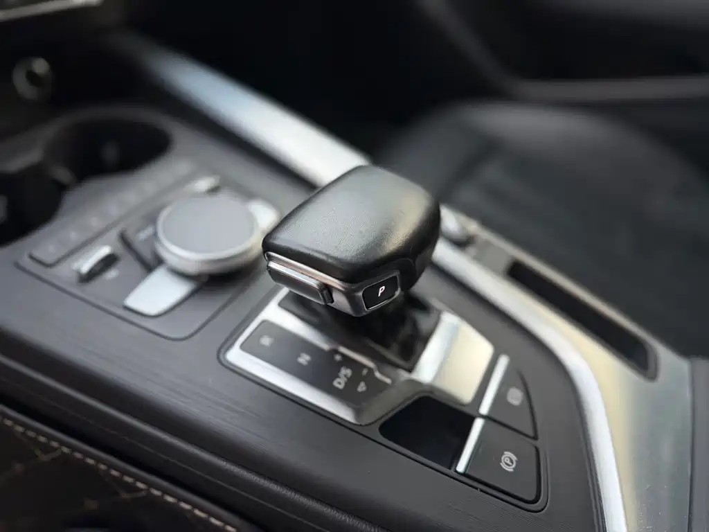 Audi A4L — миниатюра 7