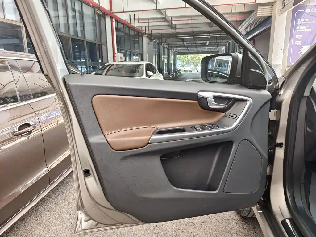 Volvo XC60 (Import) — миниатюра 8