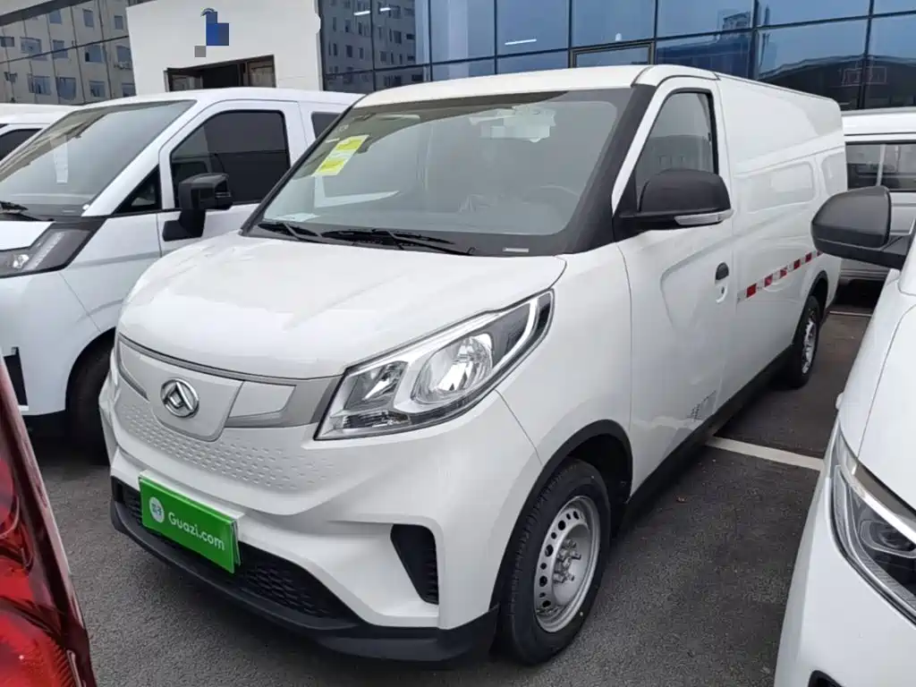 MAXUS EV30 — миниатюра 2