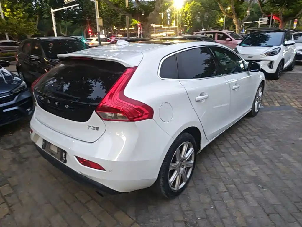 Volvo V40 — миниатюра 7