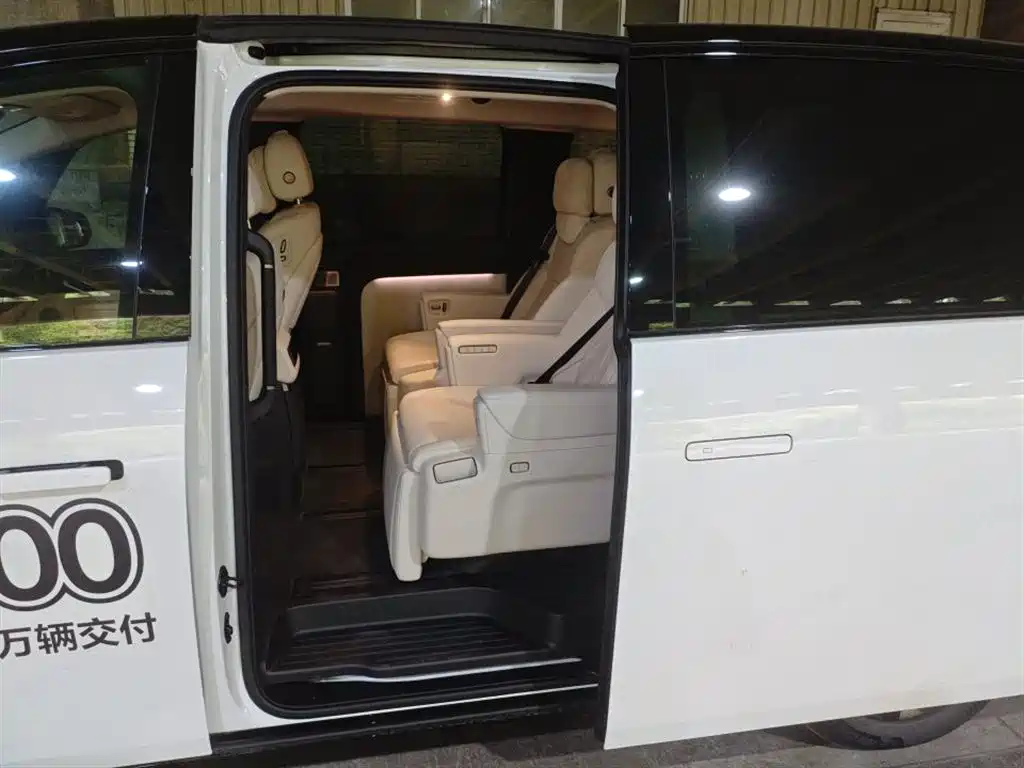 Li Auto MEGA 2025 Home