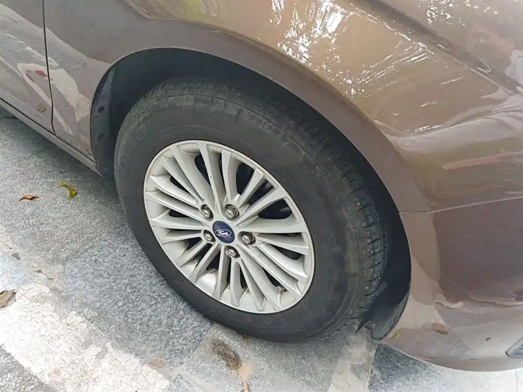 Ford Escort 2015 1.5L AT Comfort