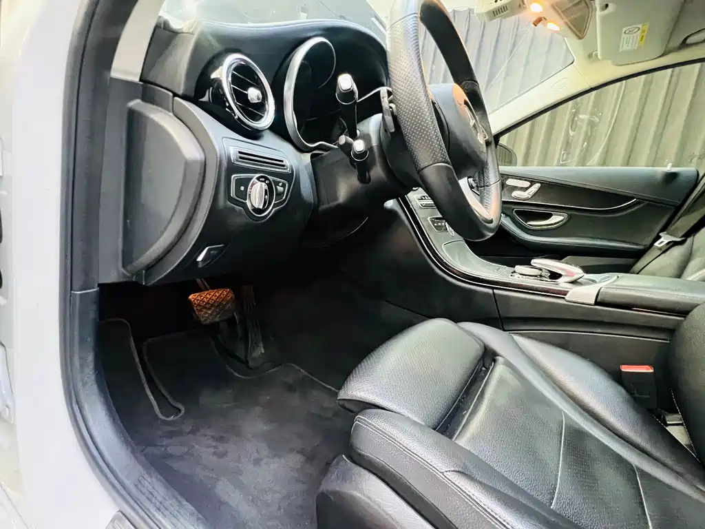Mercedes-Benz C-Class — миниатюра 10