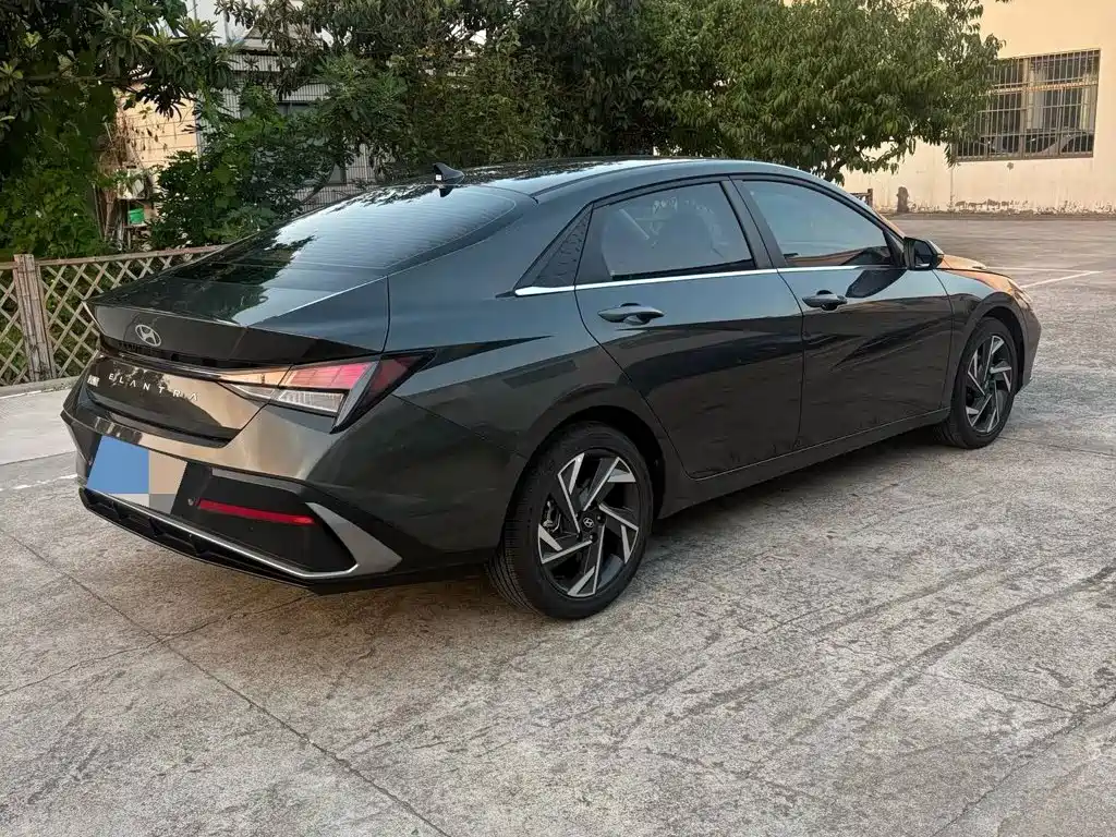 Hyundai Elantra — миниатюра 6
