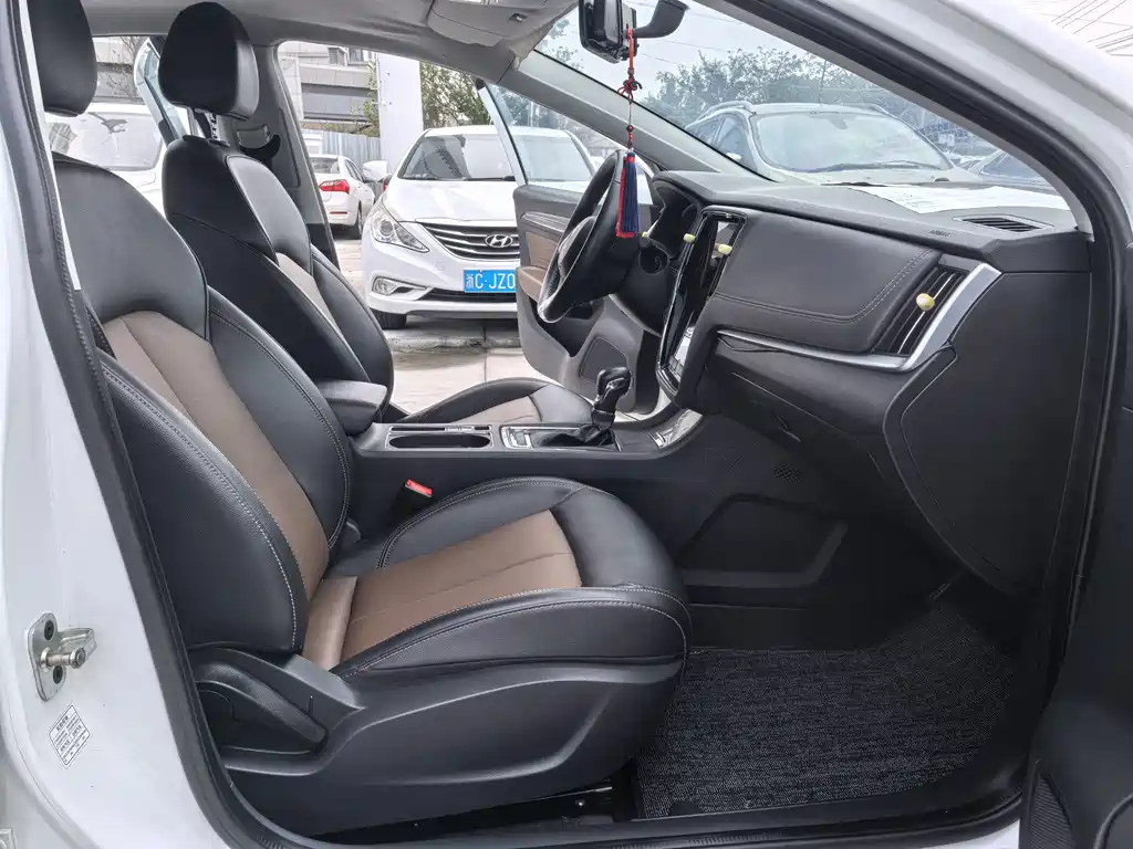 Roewe i6 Classic — миниатюра 8