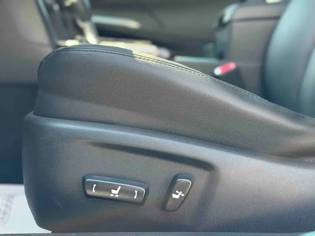 Toyota Camry 2016 2.5G Luxury