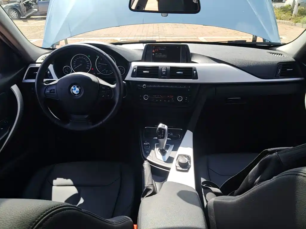 BMW 3 Series — миниатюра 10