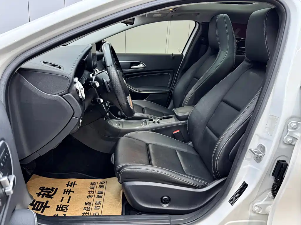 Mercedes-Benz GLA 2017 GLA 200 Fashion