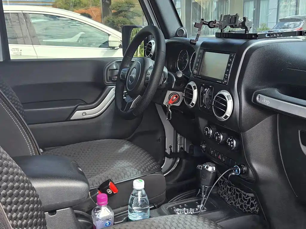 Jeep Wrangler — миниатюра 7