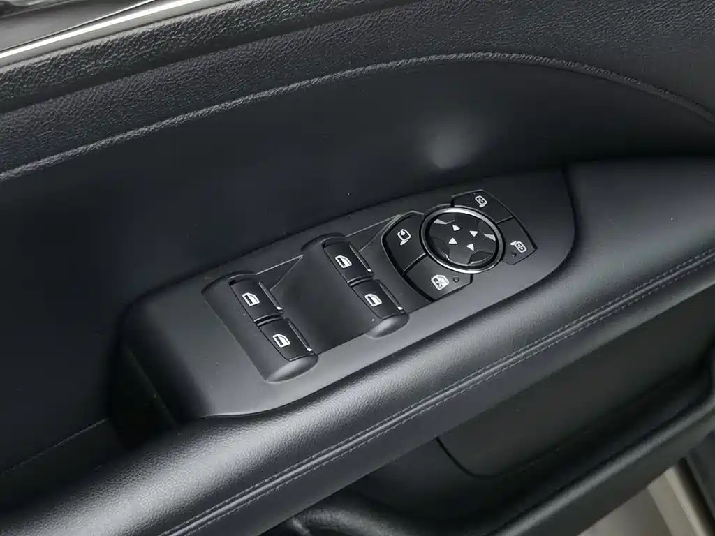 Lincoln MKZ — миниатюра 9