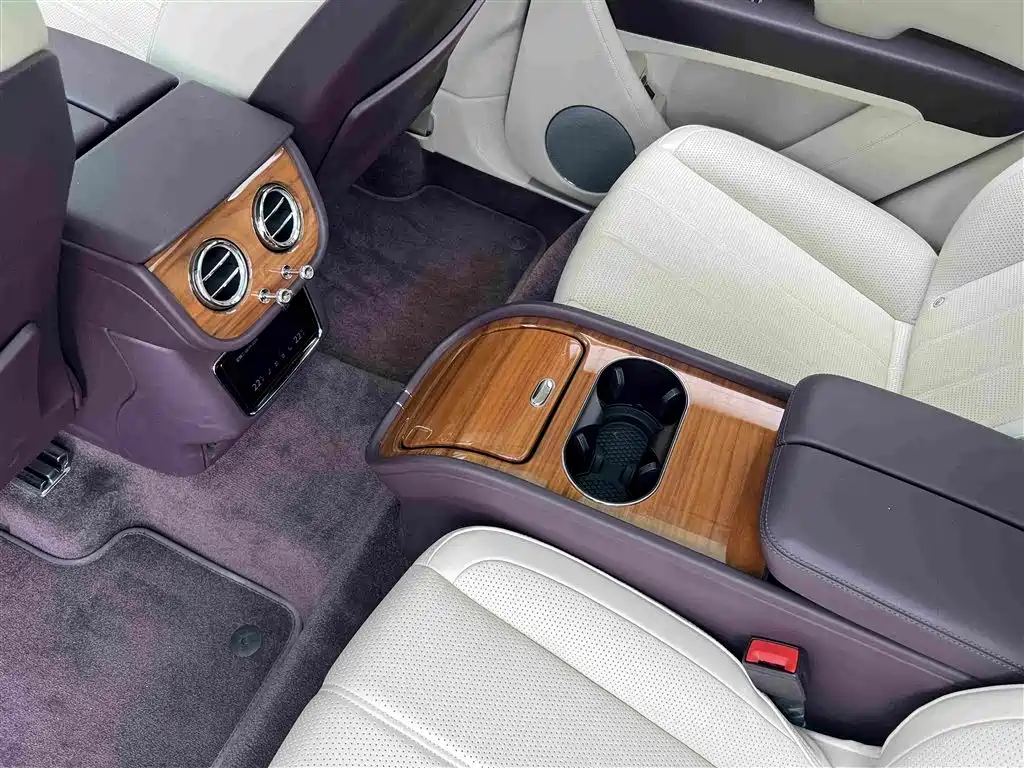 Bentley Bentayga — миниатюра 4
