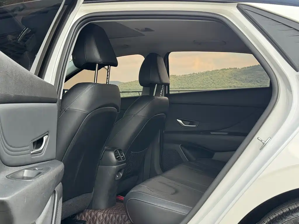 Hyundai Elantra — миниатюра 16