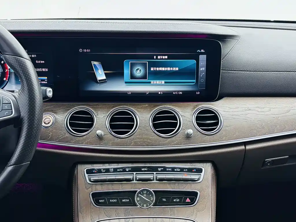 Mercedes-Benz E-Class — миниатюра 11