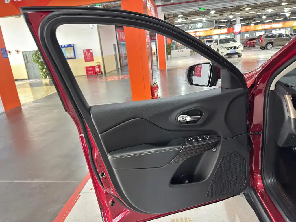 Jeep Cherokee — миниатюра 17