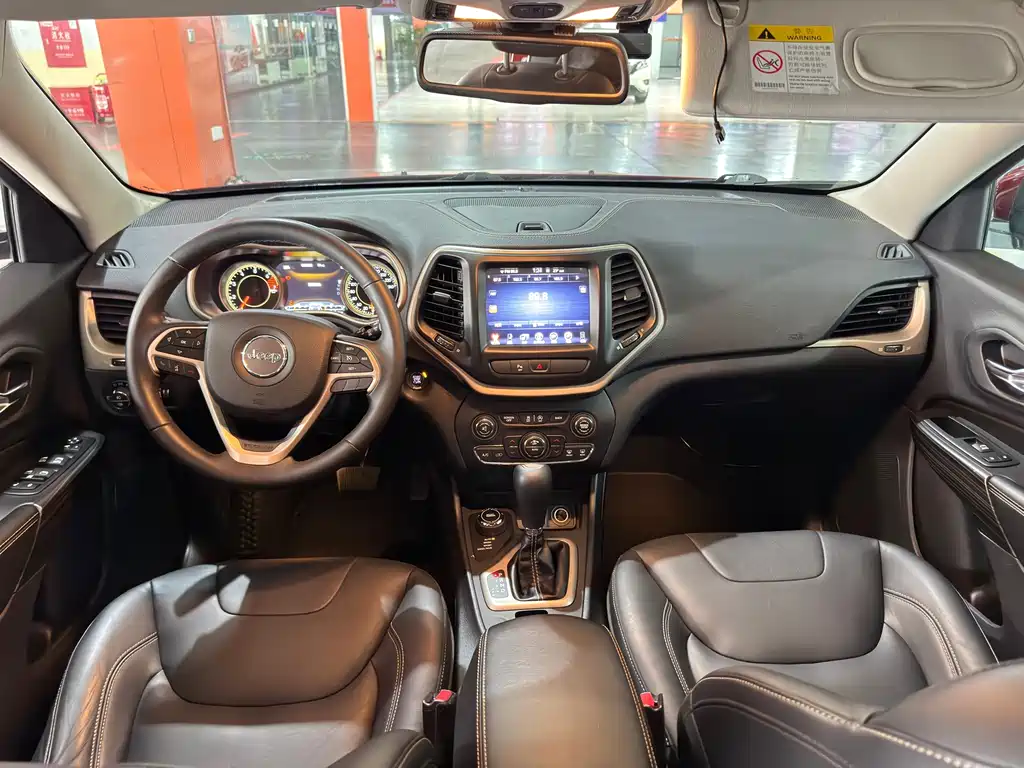 Jeep Cherokee — миниатюра 11