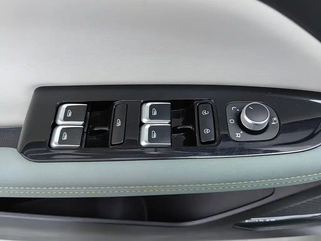 Geely L HiP — миниатюра 9