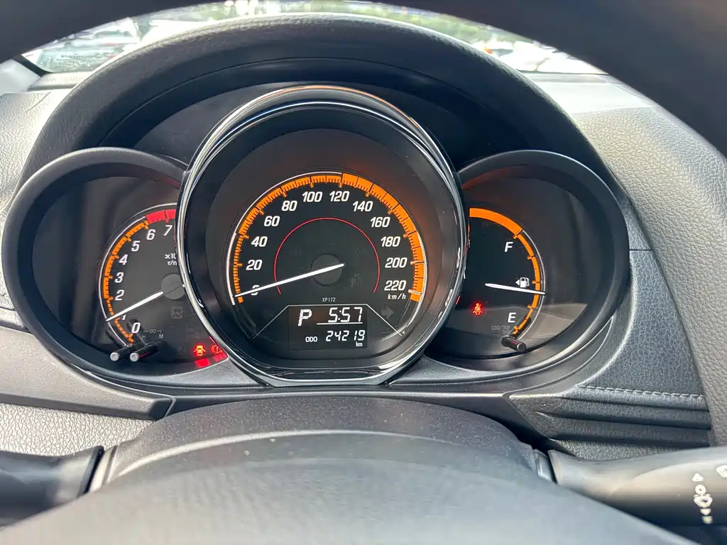 Toyota Yaris L — миниатюра 5
