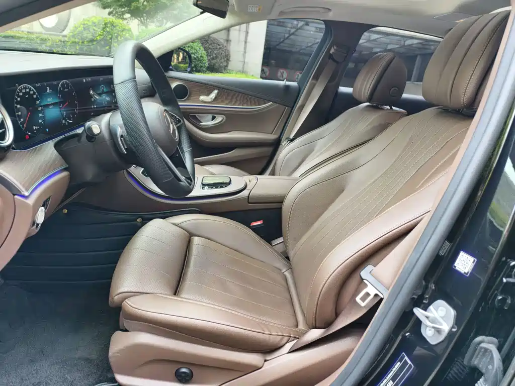 Mercedes-Benz E-Class — миниатюра 8