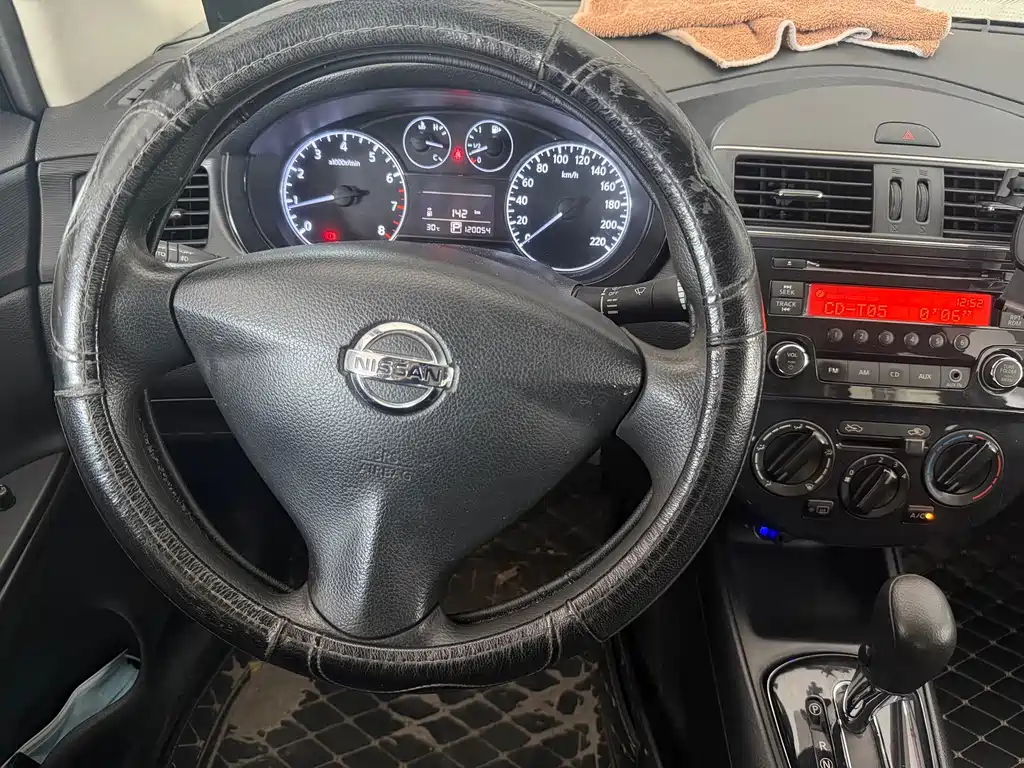 Nissan Tiida — миниатюра 7